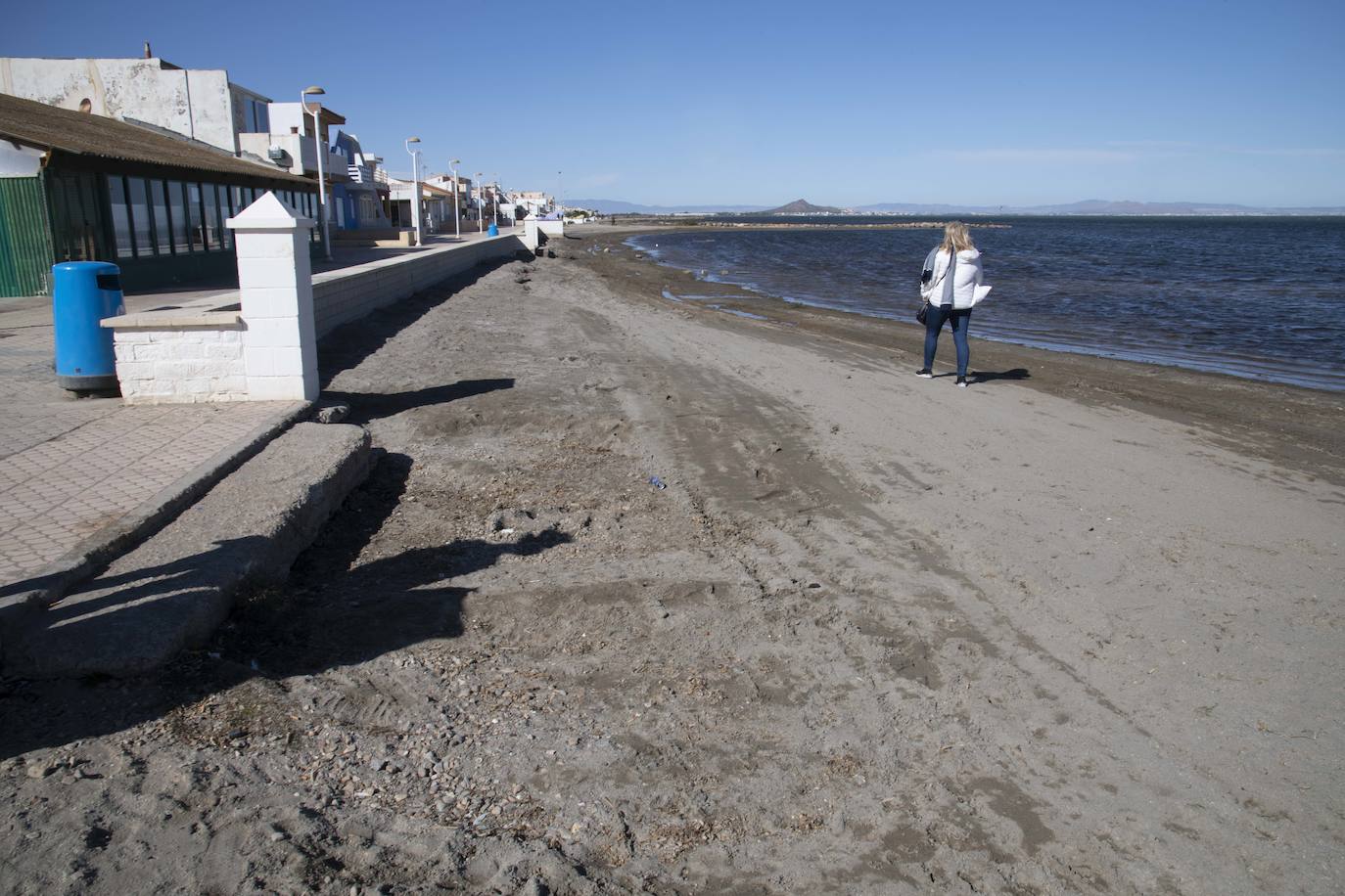 Fotos: Los Nietos resiste pese al estado del Mar Menor mientras Los Urrutias se hunde más