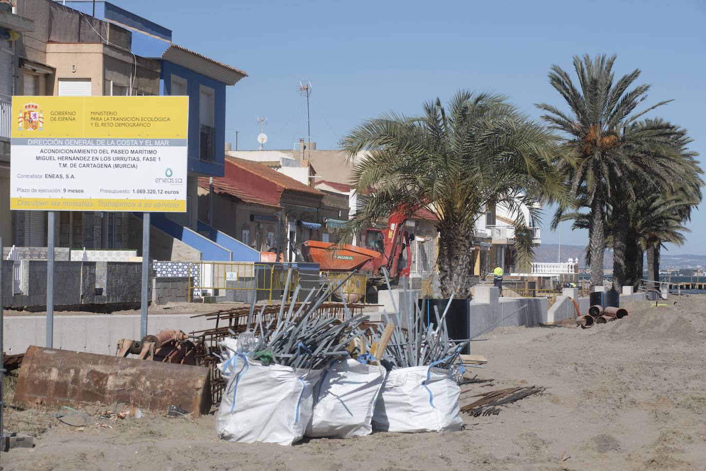 Fotos: Los Nietos resiste pese al estado del Mar Menor mientras Los Urrutias se hunde más