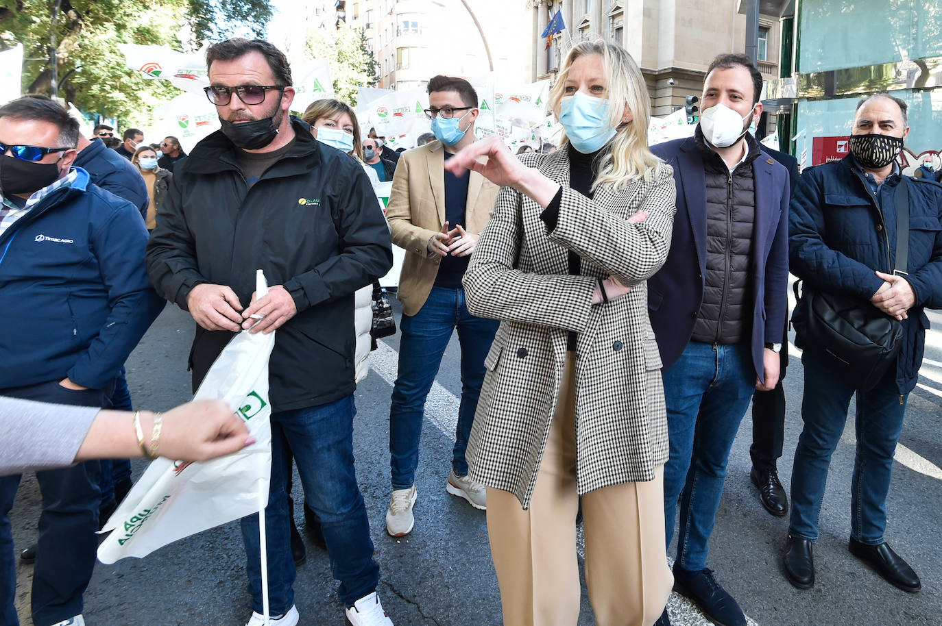 Fernando López Miras saluda a Lucas Jiménez, presidente del Scrats.