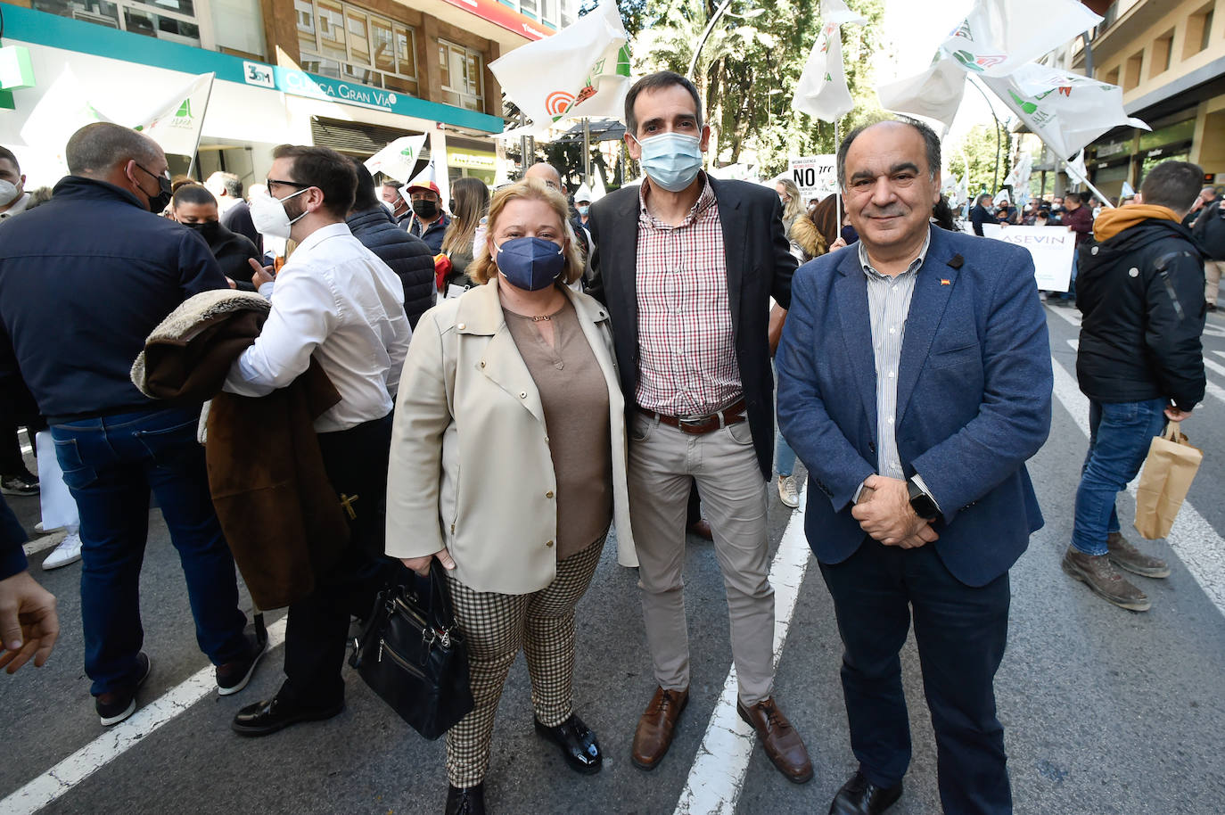 Fernando López Miras saluda a Lucas Jiménez, presidente del Scrats.