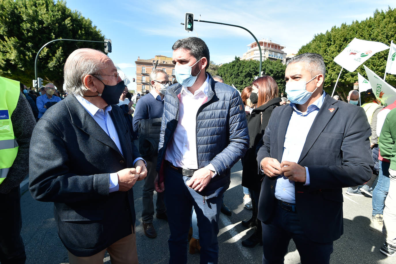 Fernando López Miras saluda a Lucas Jiménez, presidente del Scrats.