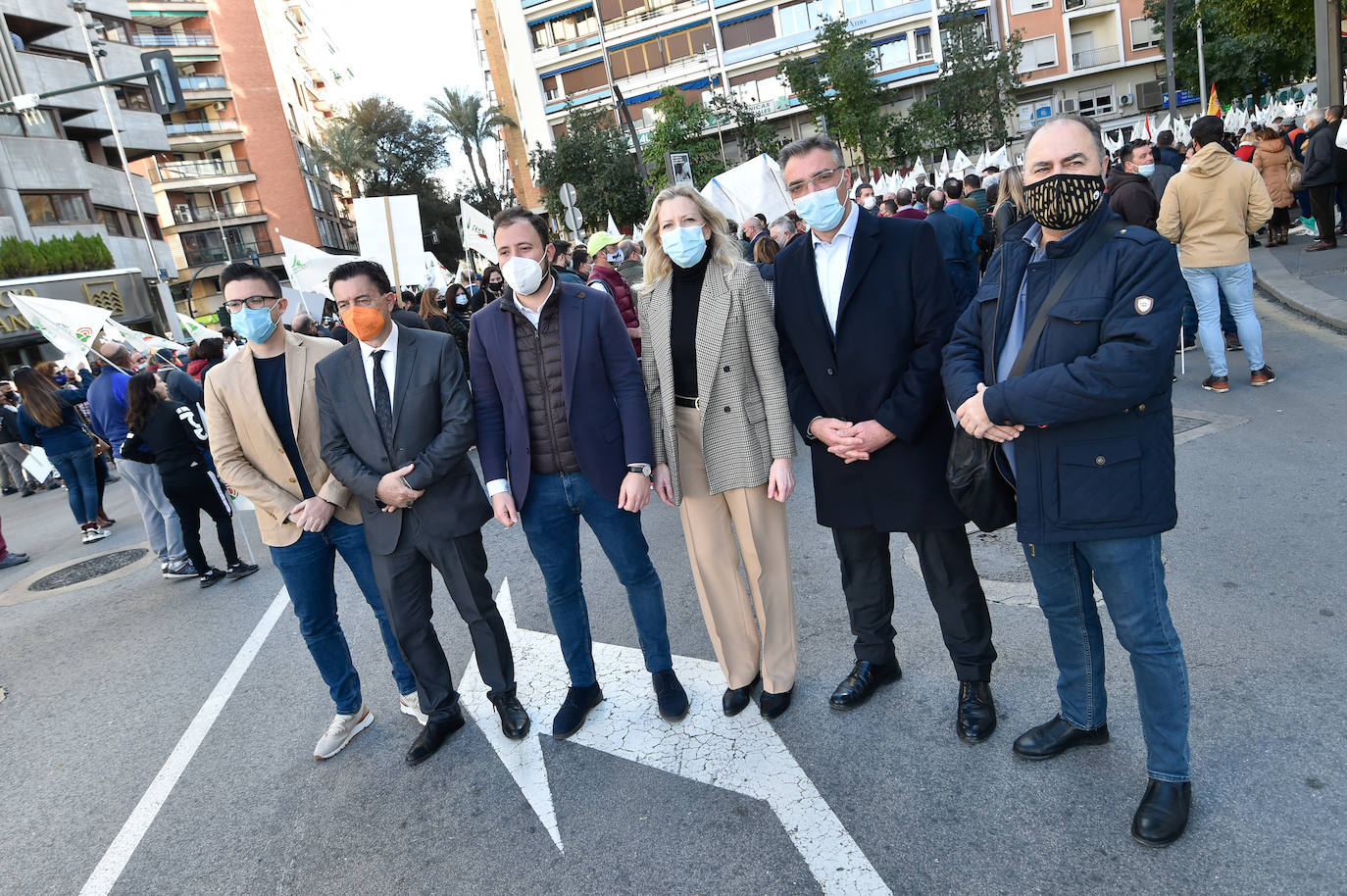 Fernando López Miras saluda a Lucas Jiménez, presidente del Scrats.