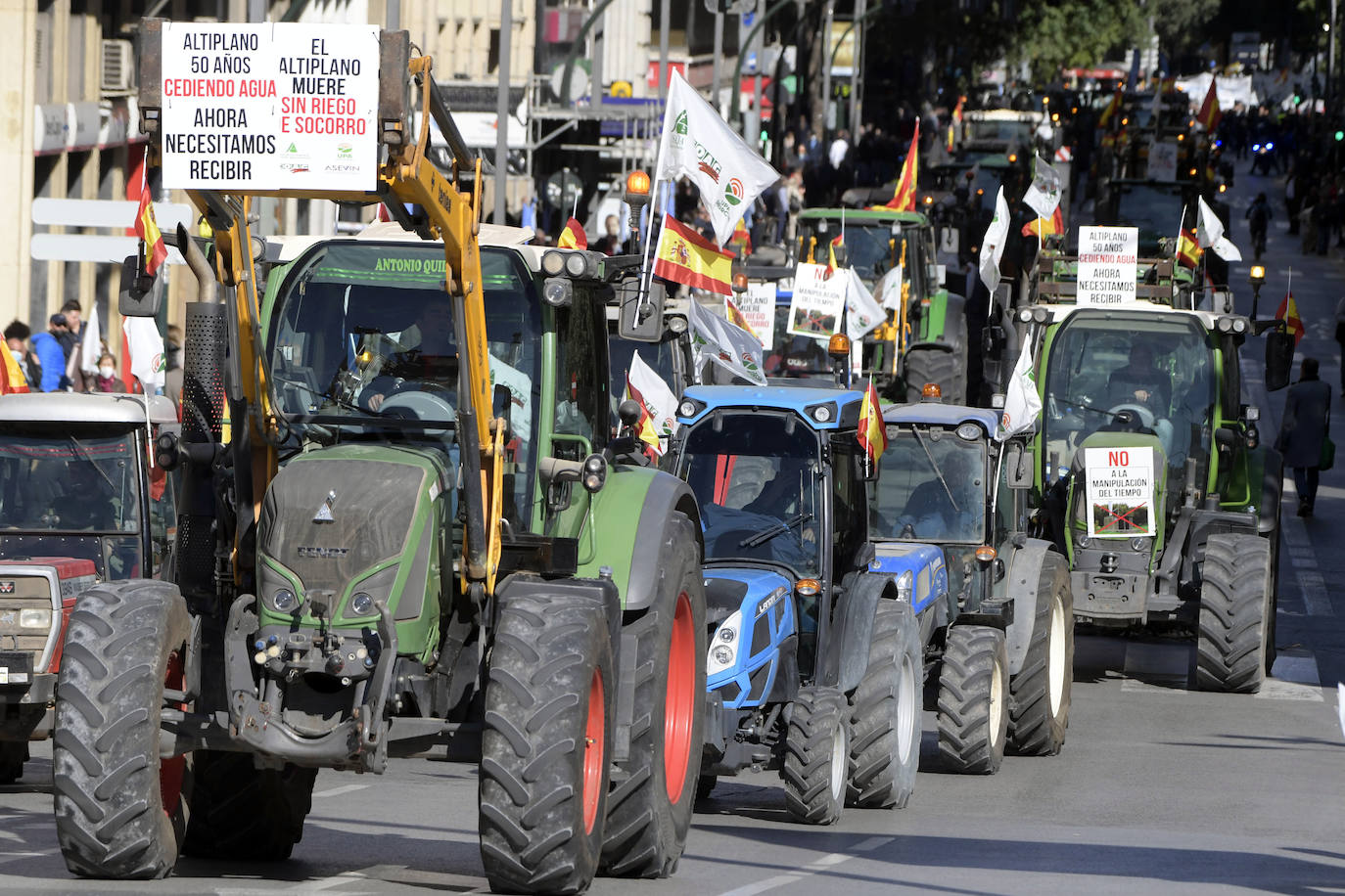 Fotos: Más de 500 tractores y camiones toman este miércoles Murcia en la manifestación del campo