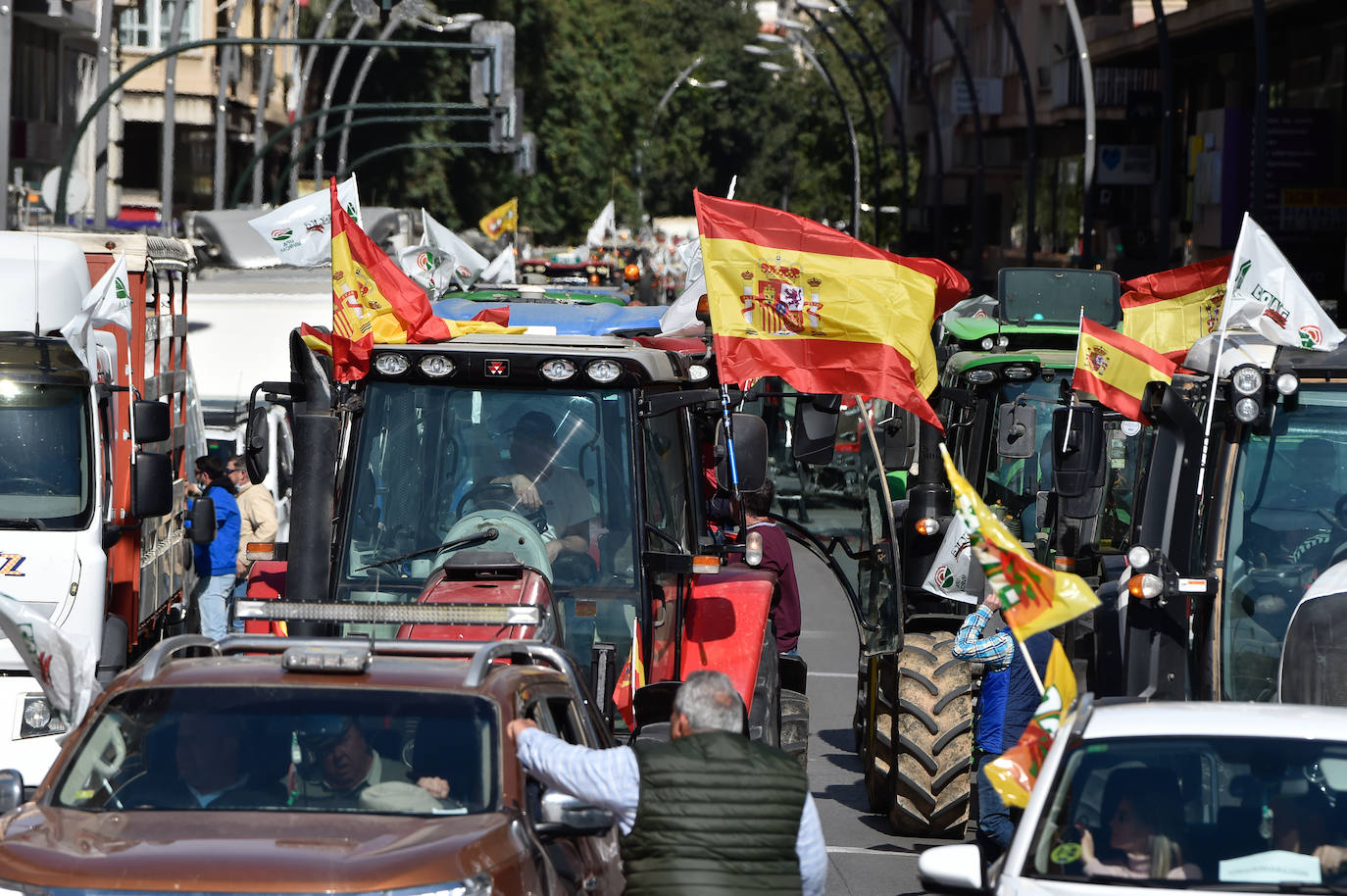 Fotos: Más de 500 tractores y camiones toman este miércoles Murcia en la manifestación del campo