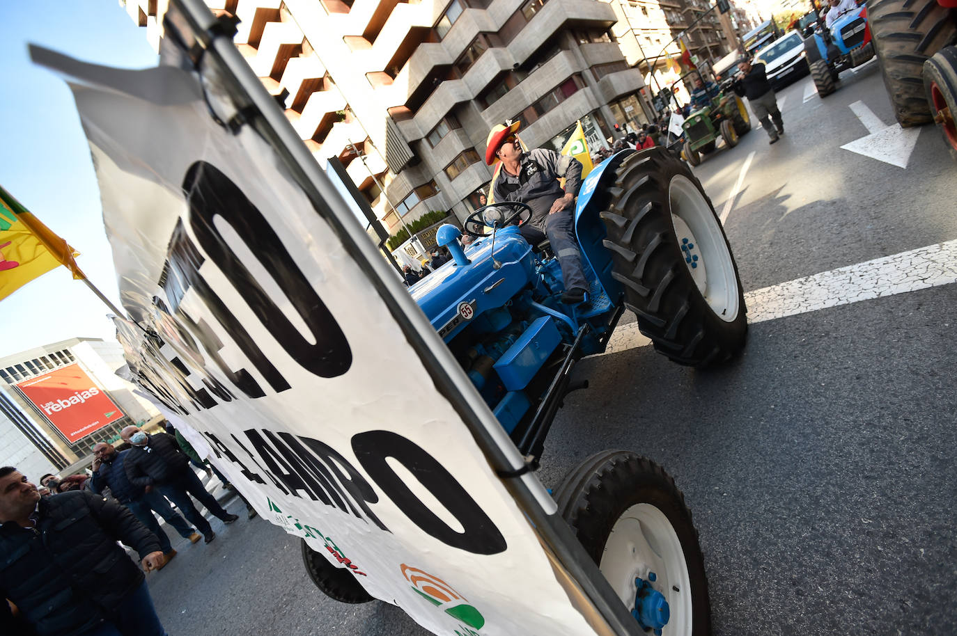 Fotos: Más de 500 tractores y camiones toman este miércoles Murcia en la manifestación del campo