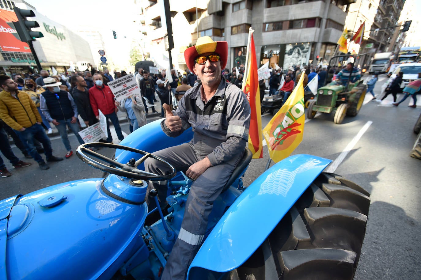 Fotos: Más de 500 tractores y camiones toman este miércoles Murcia en la manifestación del campo