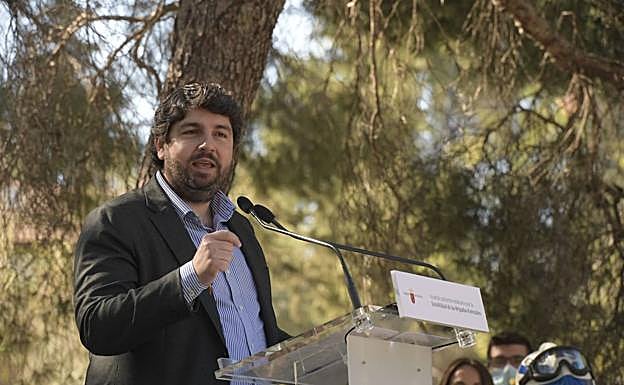 El presidente López Miras durante el acto celebrado en El Valle, Murcia.