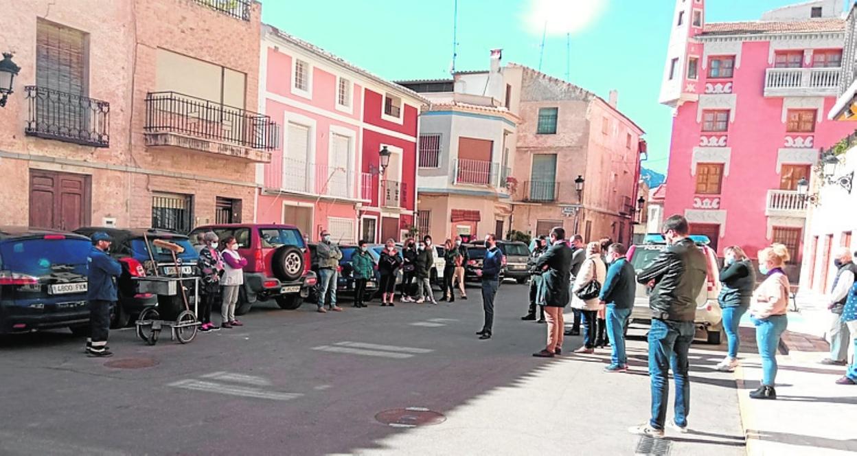 Minuto de silencio por la trabajadora fallecida en Ulea. 