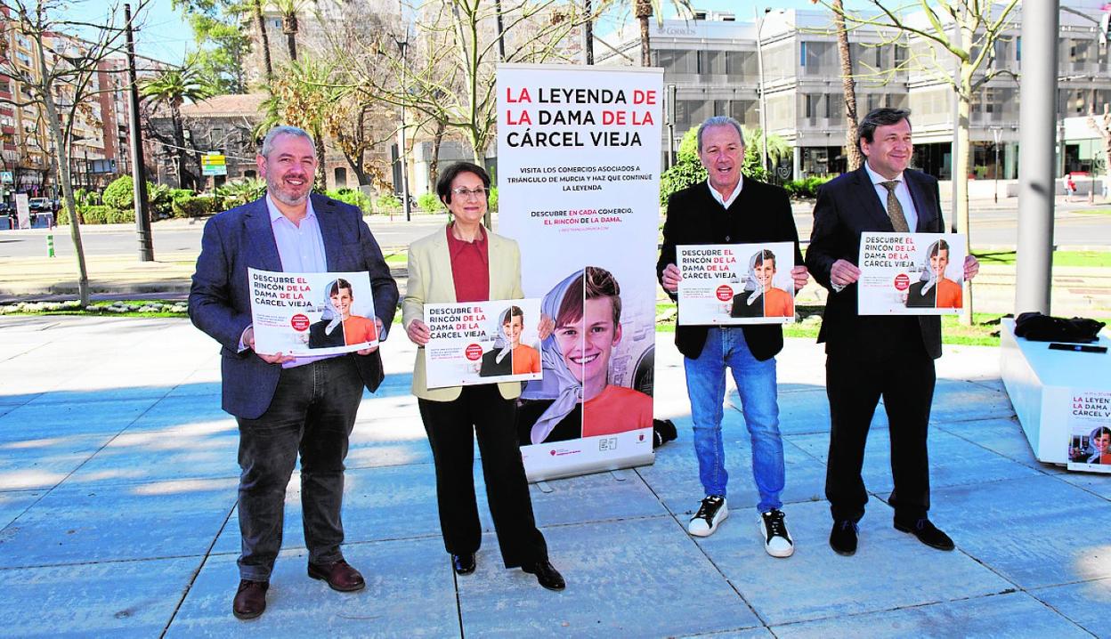 Juan Vicente Larrosa, Carmen Piñero, Oché Cortés y Miguel Ángel Martín, durante la presentación. 