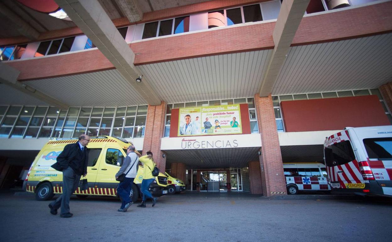 Entrada de urgencias del Hospital Virgen de la Arrixaca. 