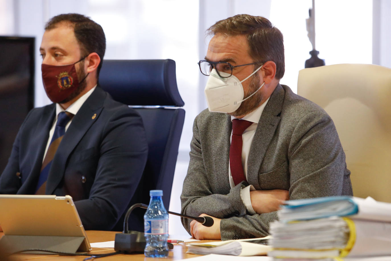 Fotos: El Pleno de Lorca aprueba la moción que afecta a la distancia de las granjas porcinas