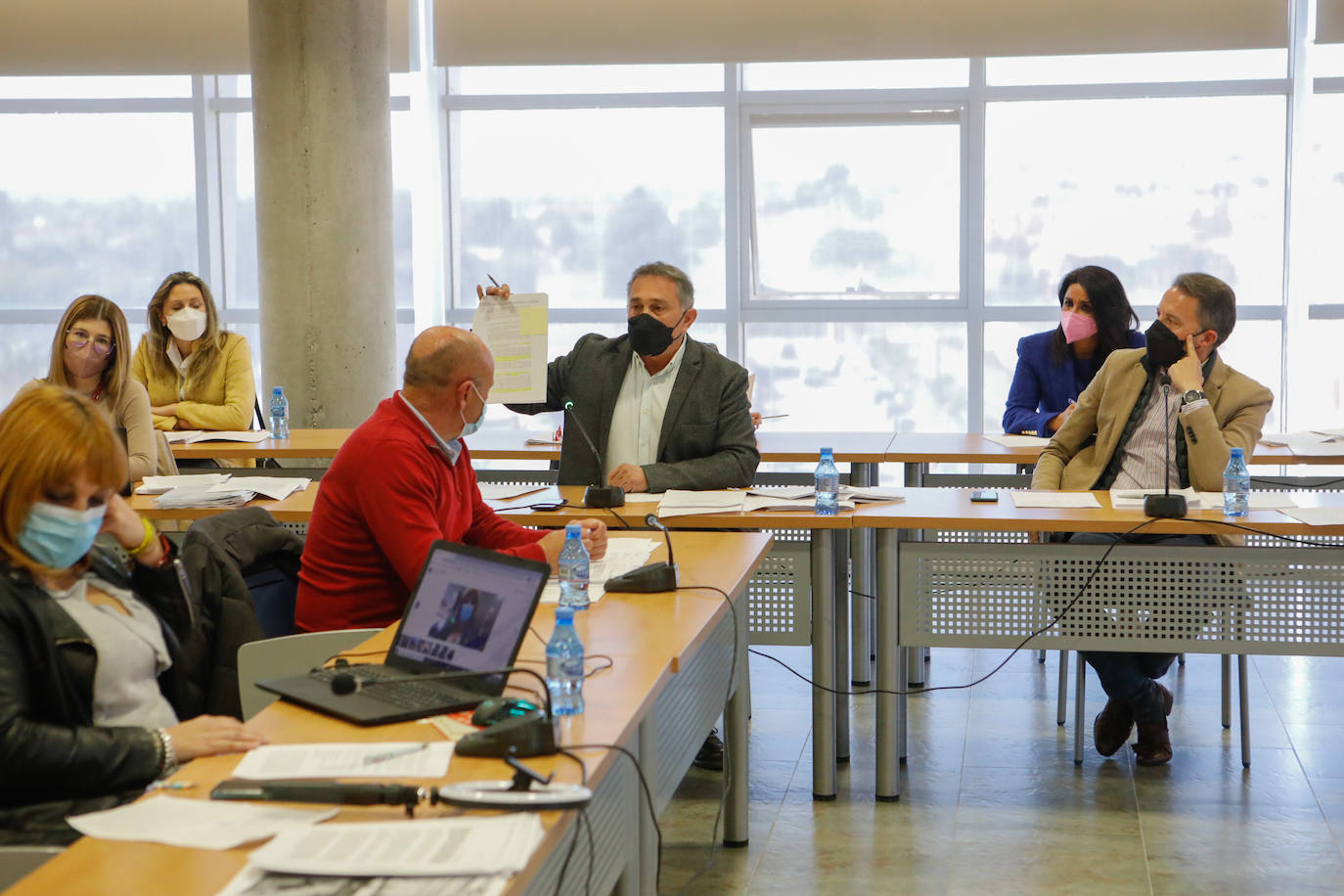 Fotos: El Pleno de Lorca aprueba la moción que afecta a la distancia de las granjas porcinas