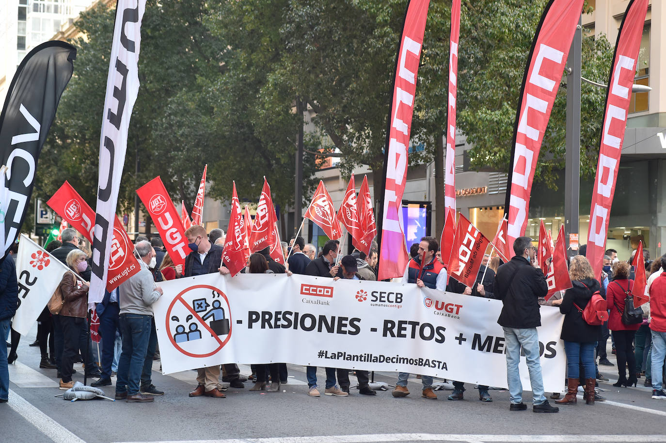 Fotos: Los trabajadores de CaixaBank se lanzan a la calle