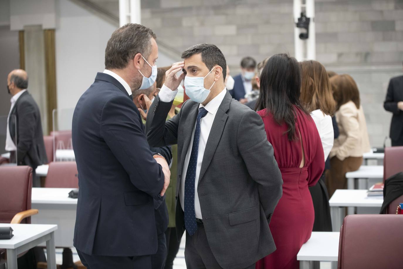 Fotos: Pleno de la Asamblea Regional: Comunidad y bancos estudiarán medidas para mejorar eltrato a los mayores
