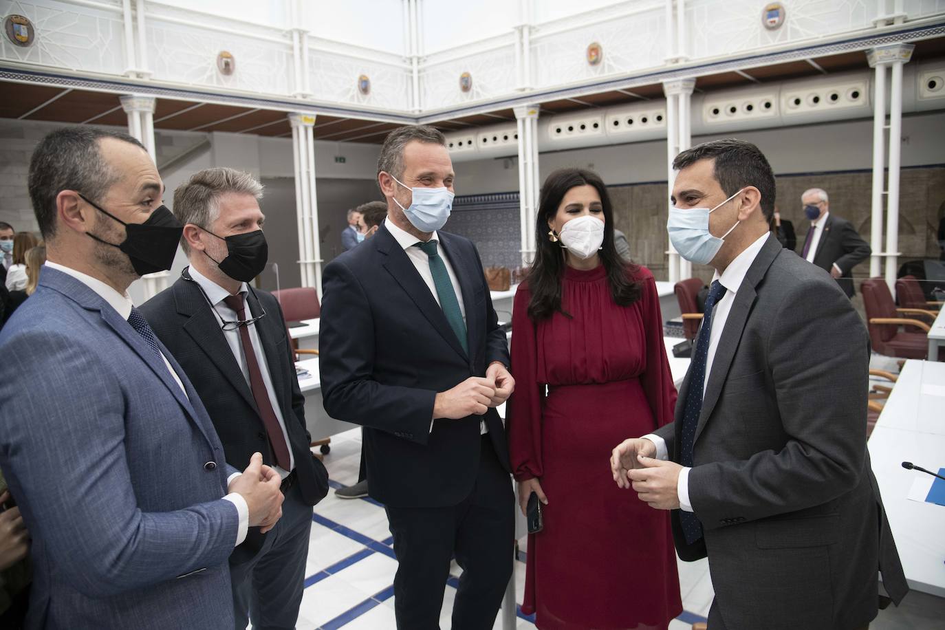 Fotos: Pleno de la Asamblea Regional: Comunidad y bancos estudiarán medidas para mejorar eltrato a los mayores