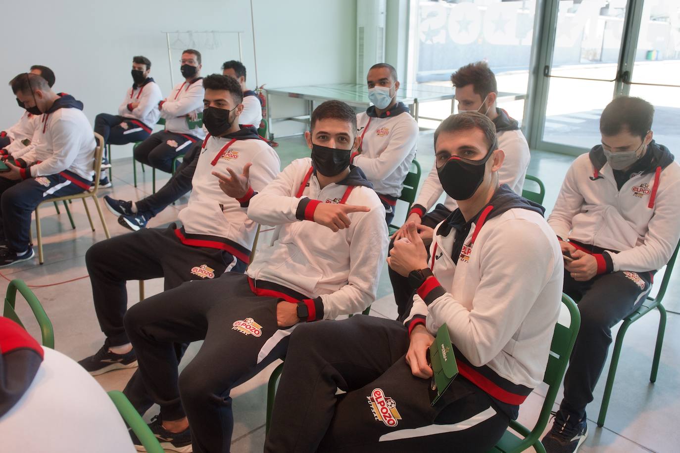 Fotos: ElPozo visita las instalaciones de Estrella de Levante