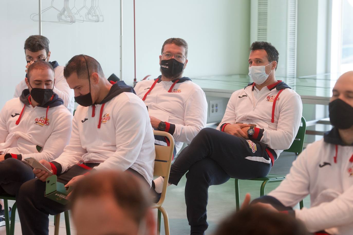 Fotos: ElPozo visita las instalaciones de Estrella de Levante