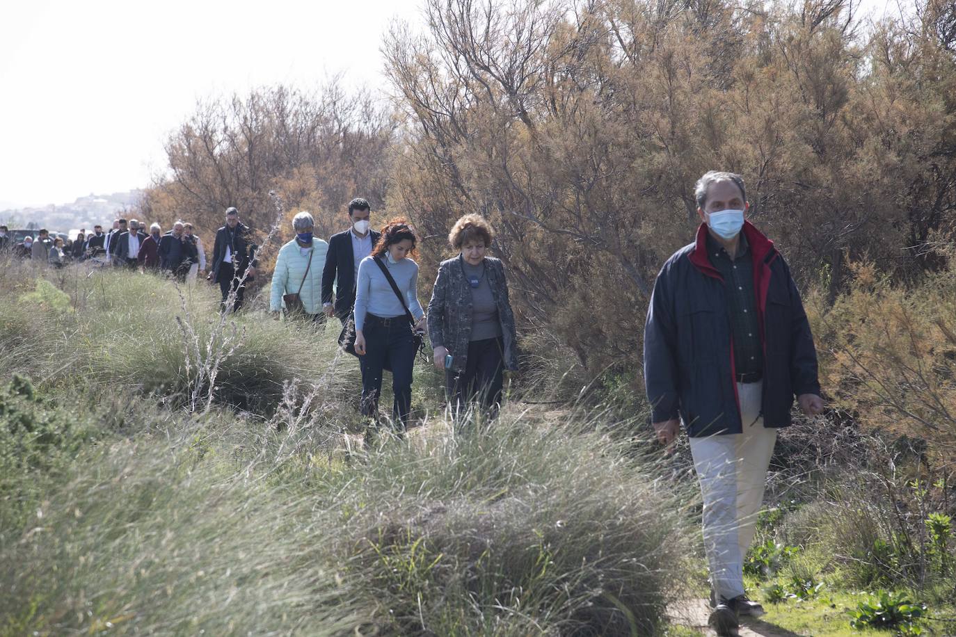 Fotos: Los eurodiputados encuentran el lodo del Mar Menor