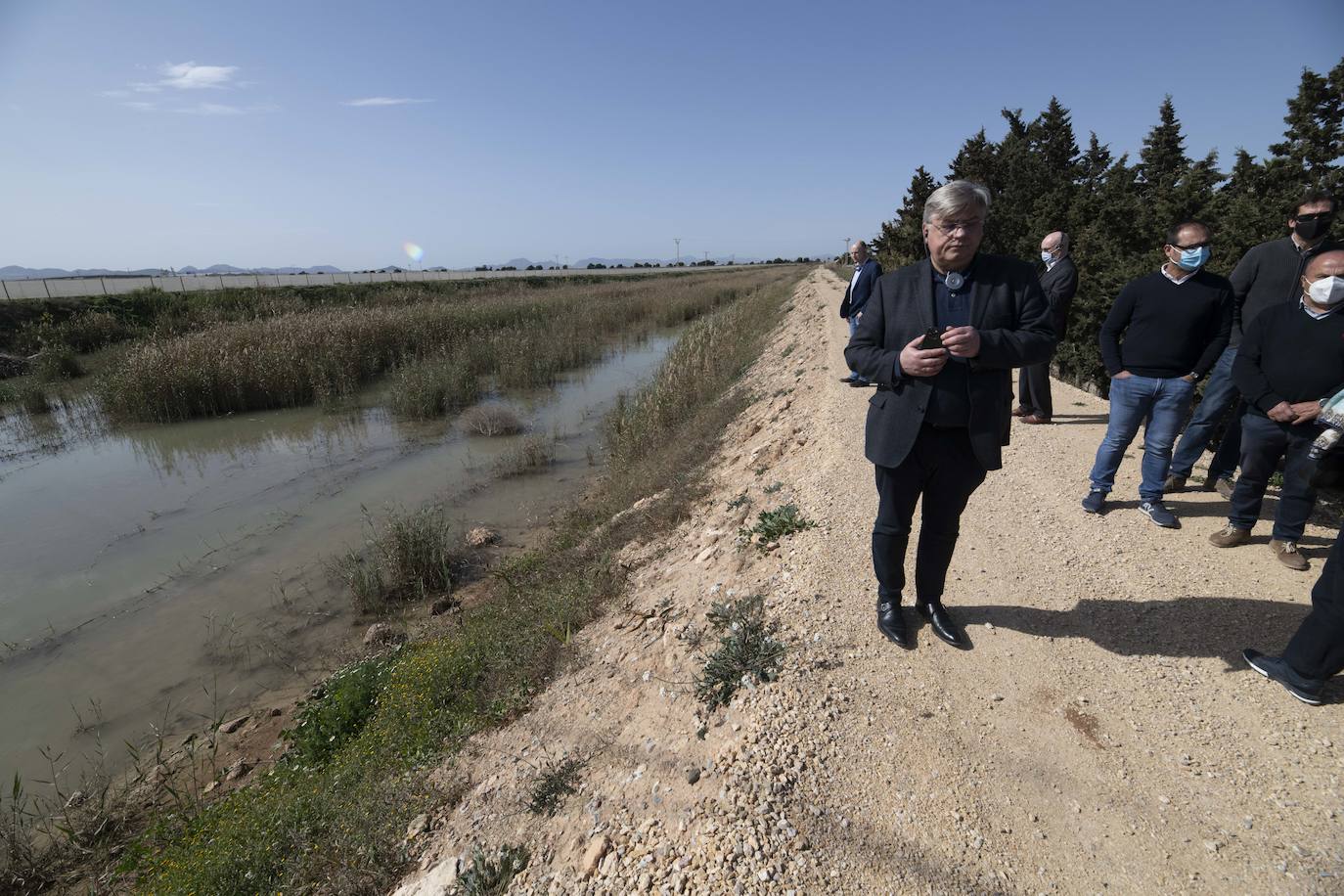 Fotos: Los eurodiputados encuentran el lodo del Mar Menor