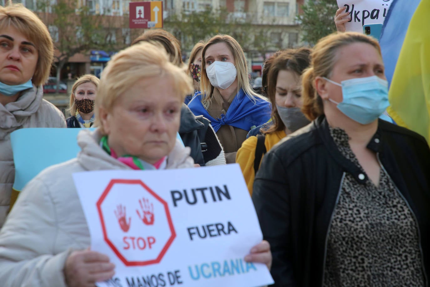 Fotos: Decenas de ucranianos claman en Murcia contra la invasión de su país