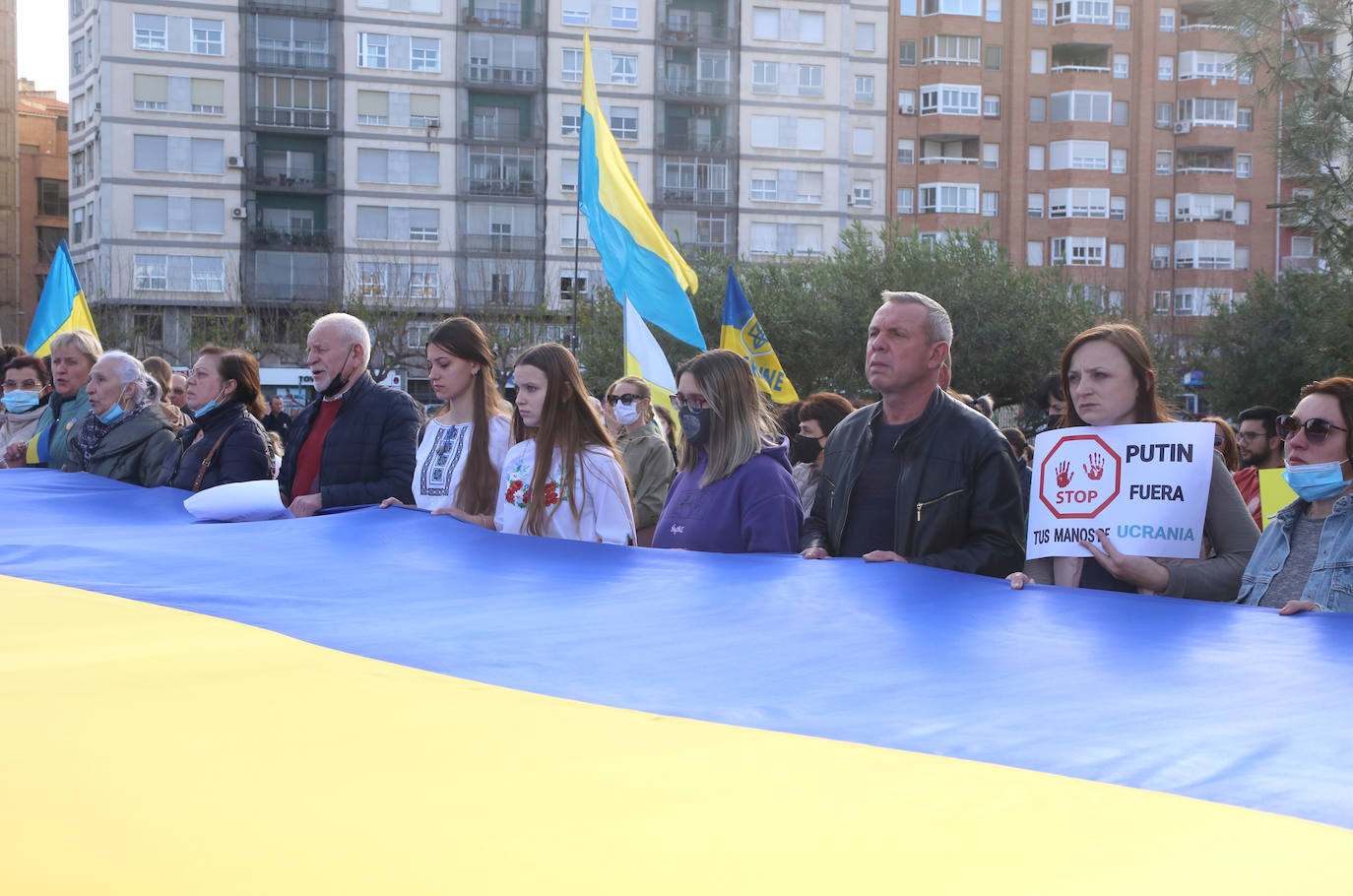 Fotos: Decenas de ucranianos claman en Murcia contra la invasión de su país