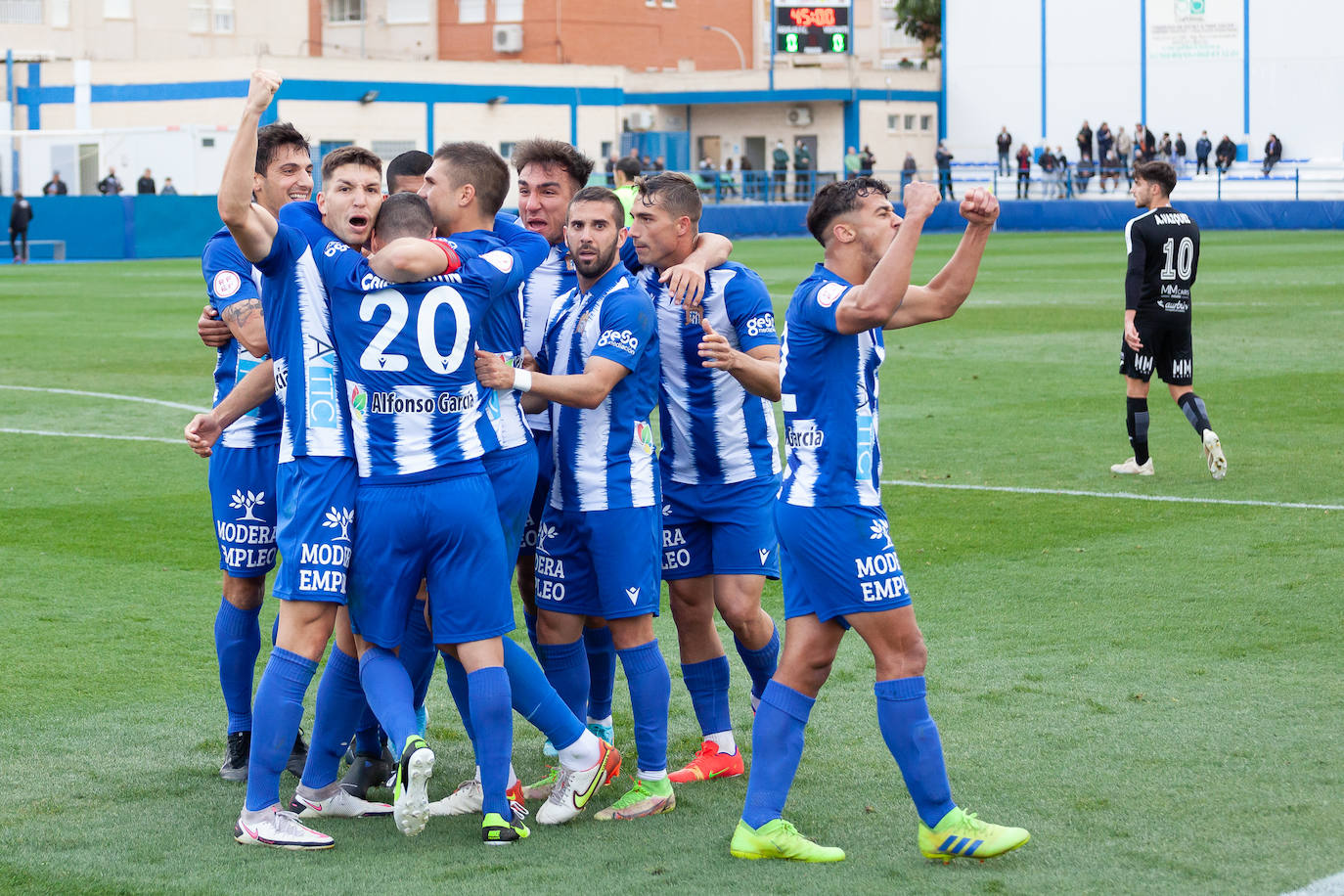 Fotos: El Águilas despierta contra el Mar Menor