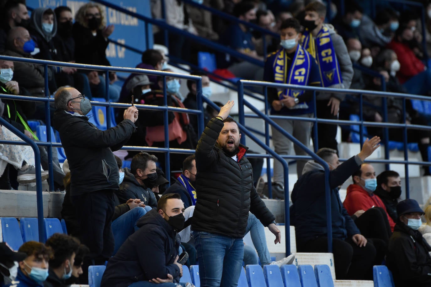 Fotos: Búscate en La Condomina en el partido entre el UCAM y el San Fernando