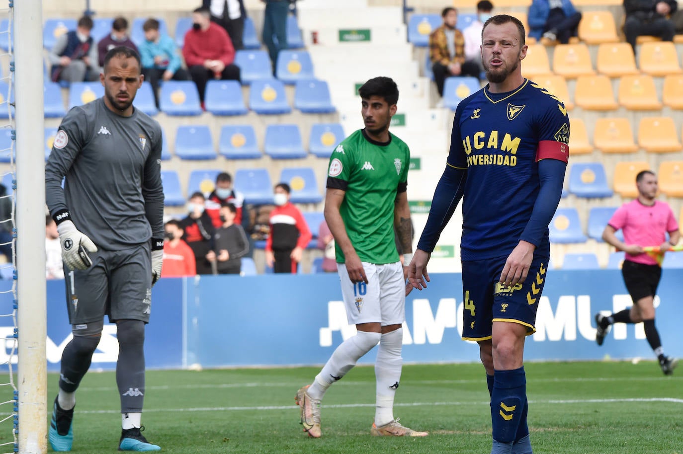 Fotos: La derrota del UCAM contra el San Fernando, en imágenes