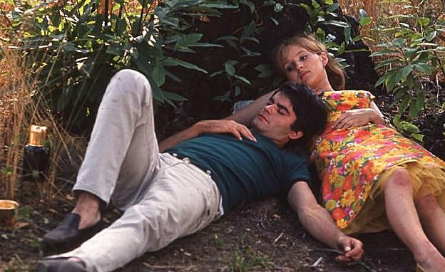 Panorama IBAFF repasará la obra de Agnès Varda con un ciclo de diez filmes en su versión remasterizada que resumen su esencia. En la imagen, 'La felicidad', de 1965. 