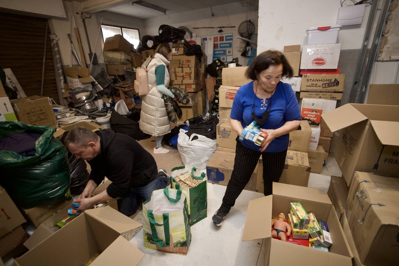 Fotos: Voluntarios ucranianos de la Región recogen víveres para su país