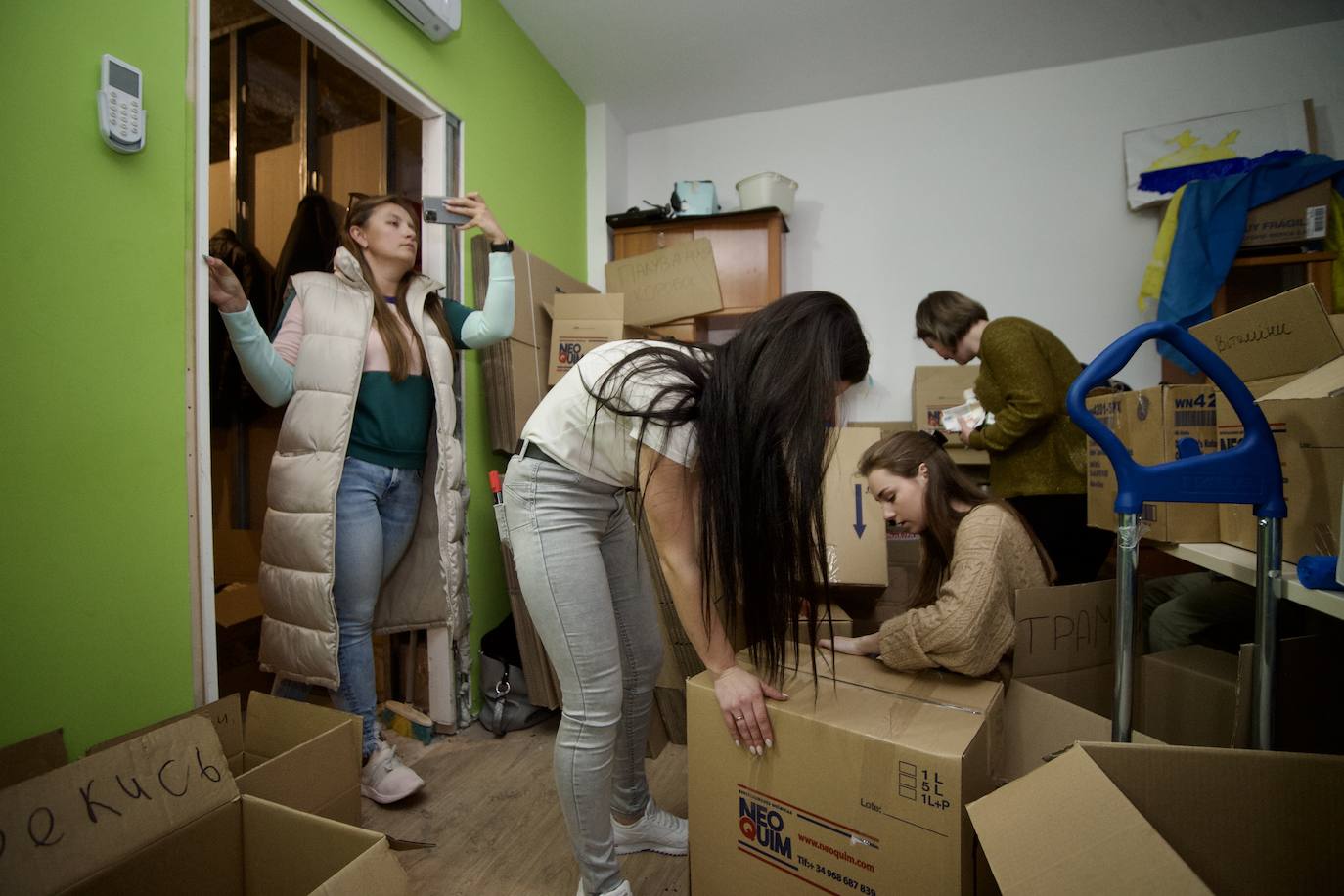 Fotos: Voluntarios ucranianos de la Región recogen víveres para su país