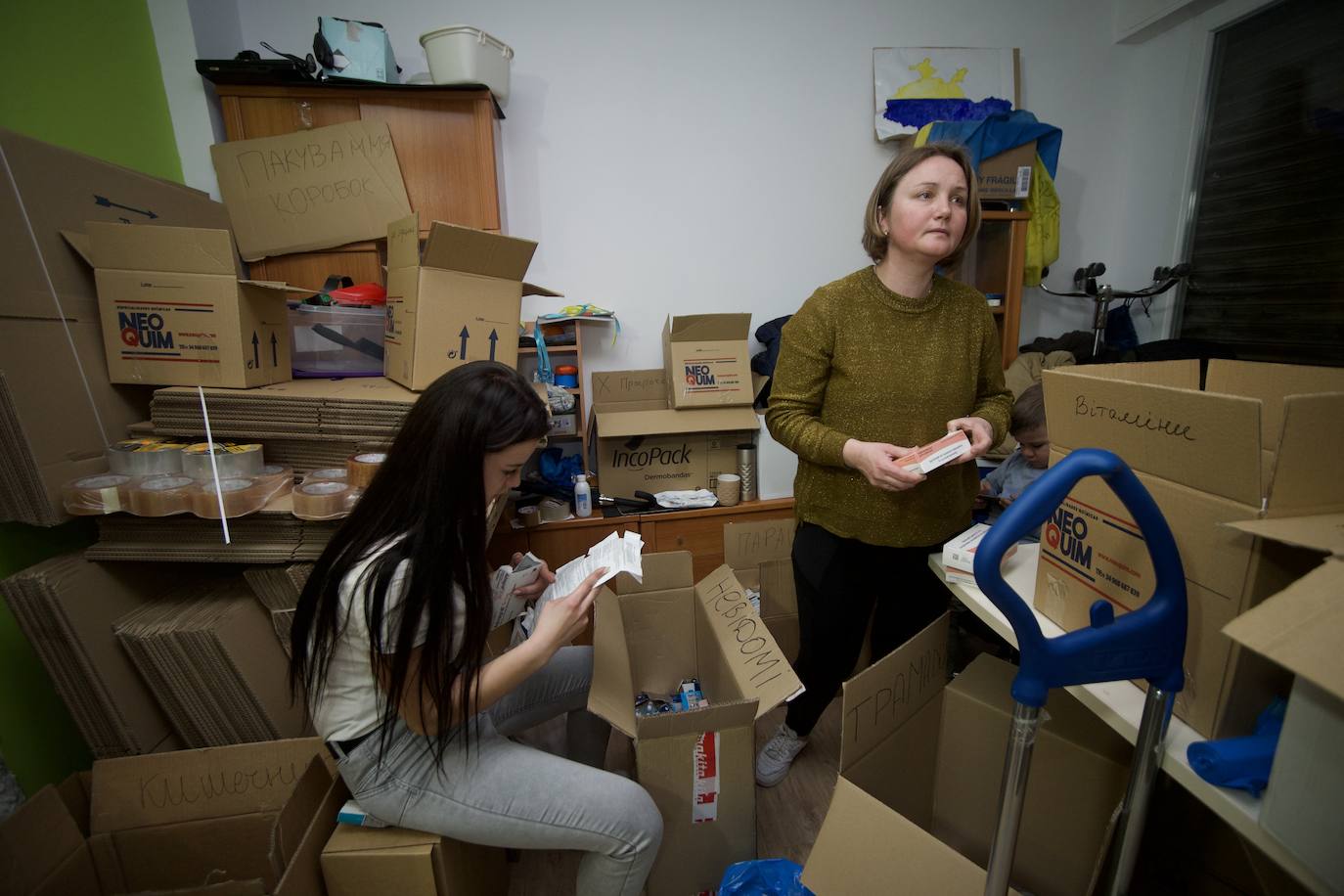 Fotos: Voluntarios ucranianos de la Región recogen víveres para su país