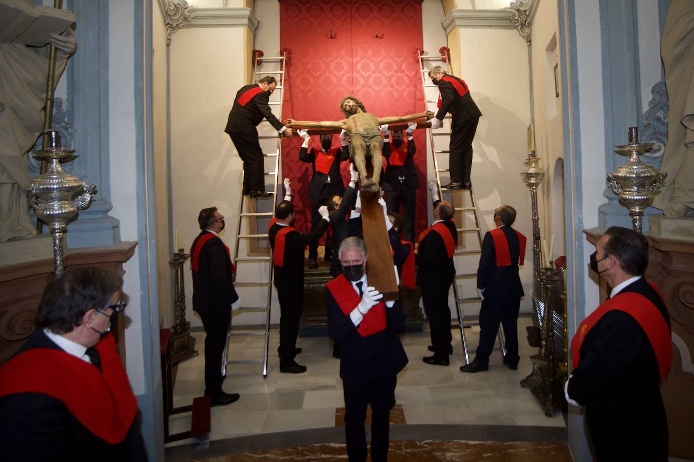 Fotos: Vía crucis de la Salud alrededor de la Catedral