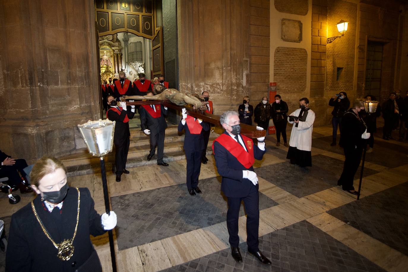 Fotos: Vía crucis de la Salud alrededor de la Catedral