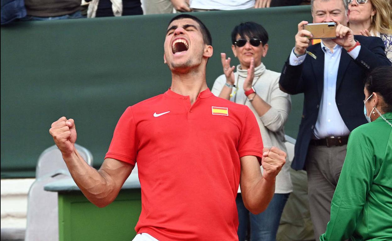 Carlos Alcaraz celebra la victoria de este viernes ante Marius Copil en Marbella.