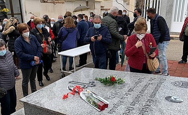 Acto de homenaje a la 'Iluminada de la Algaida', este sábado, en el cementerio de Archena.