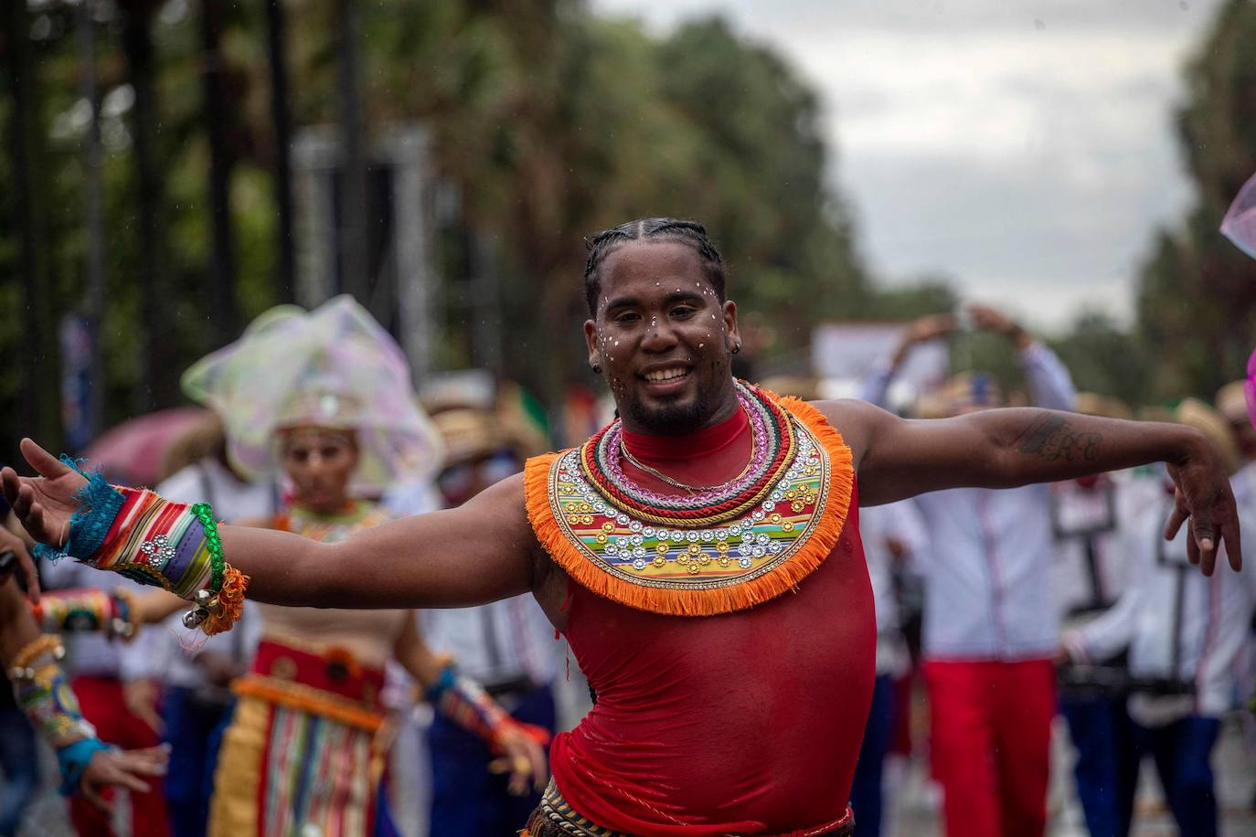 Fotos: Colorido y entusiasmo contra la lluvia