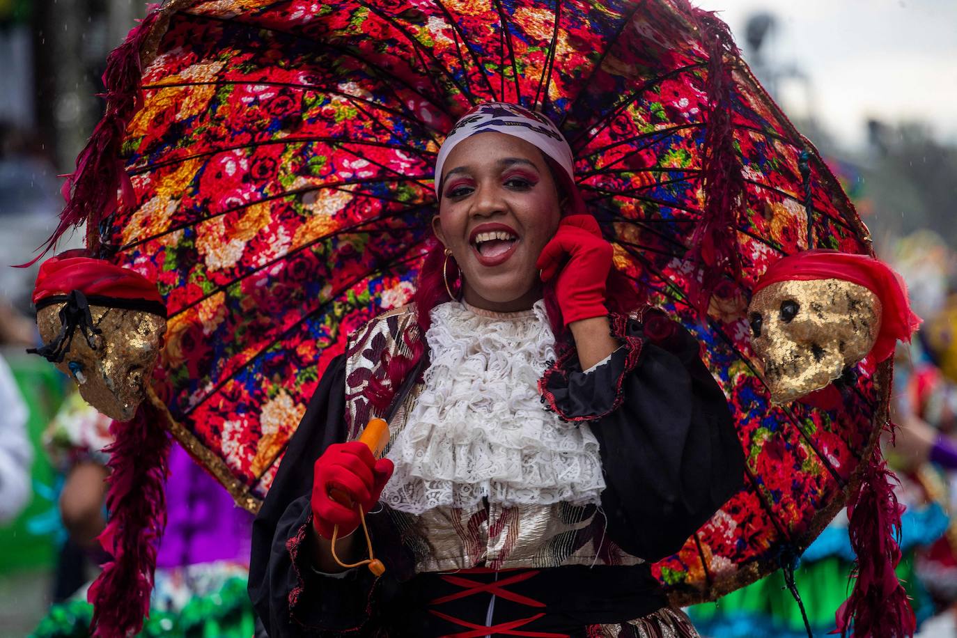 Fotos: Colorido y entusiasmo contra la lluvia