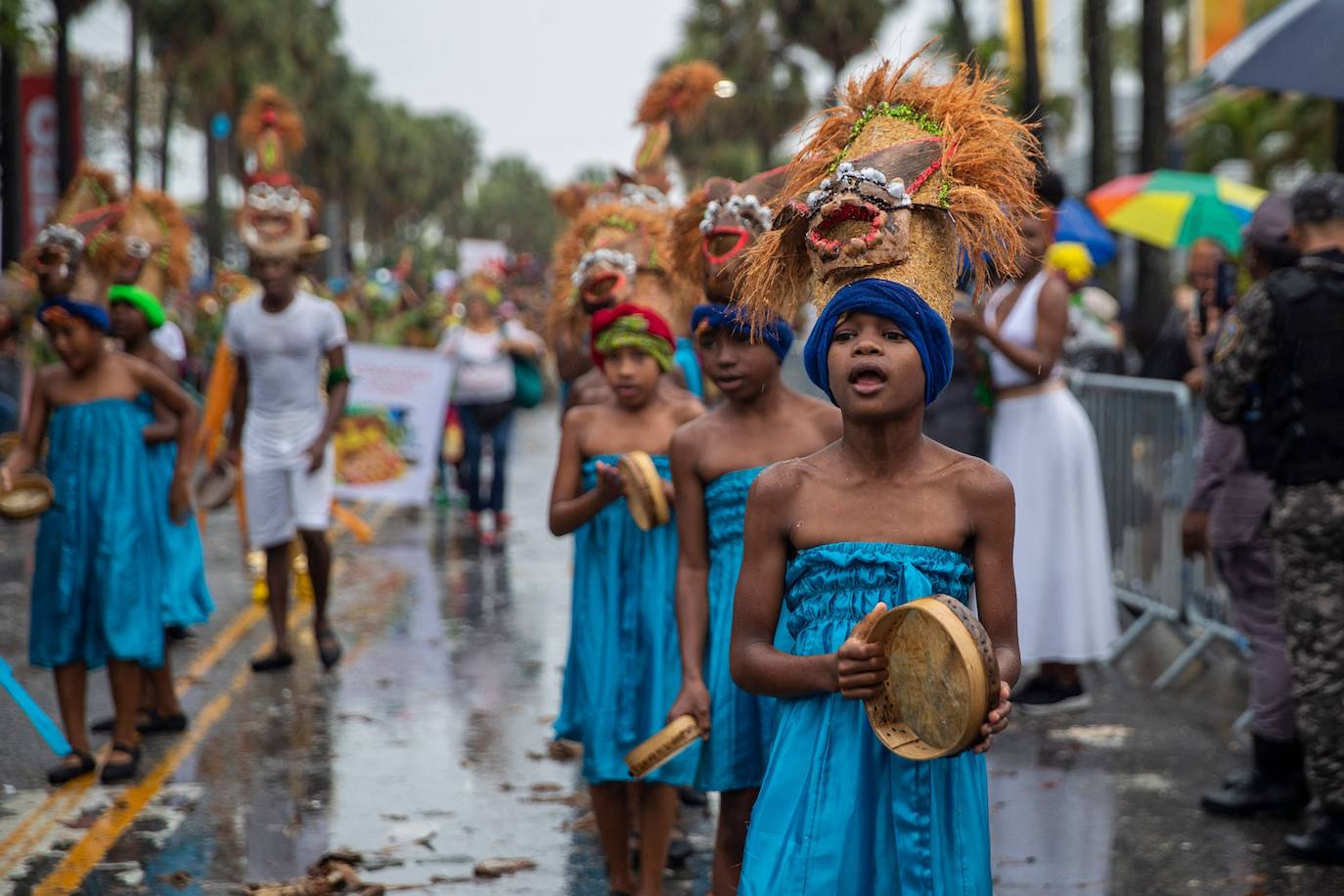 Fotos: Colorido y entusiasmo contra la lluvia