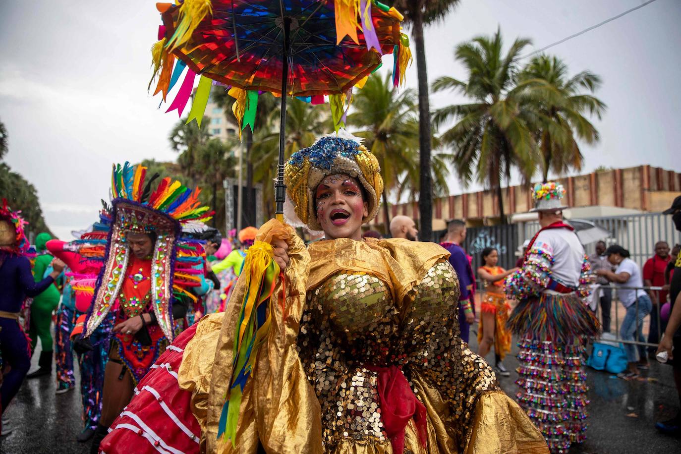 Fotos: Colorido y entusiasmo contra la lluvia