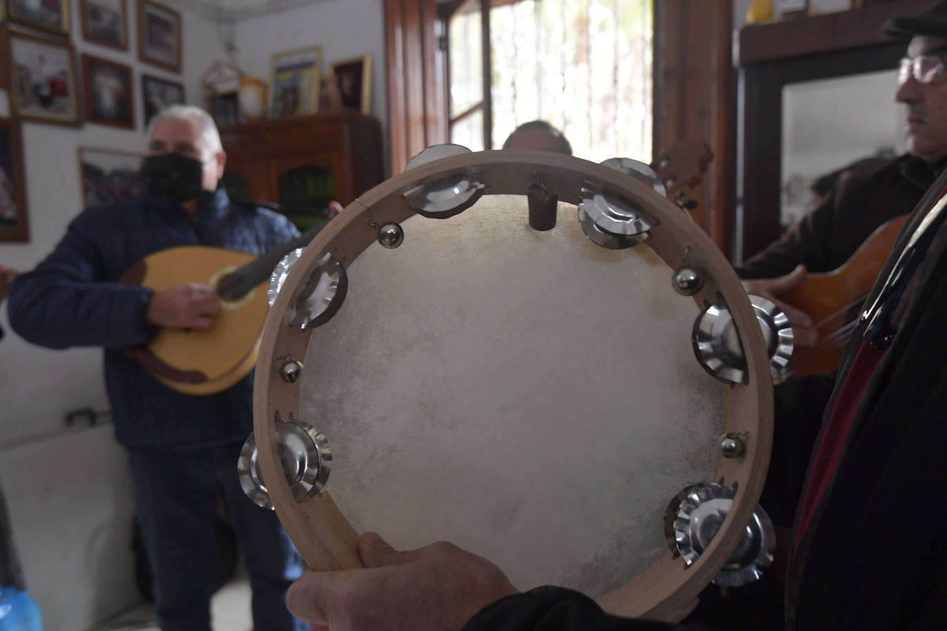 Fotos: Las cuadrillas desafían a la lluvia con sus cantes en Torreagüera