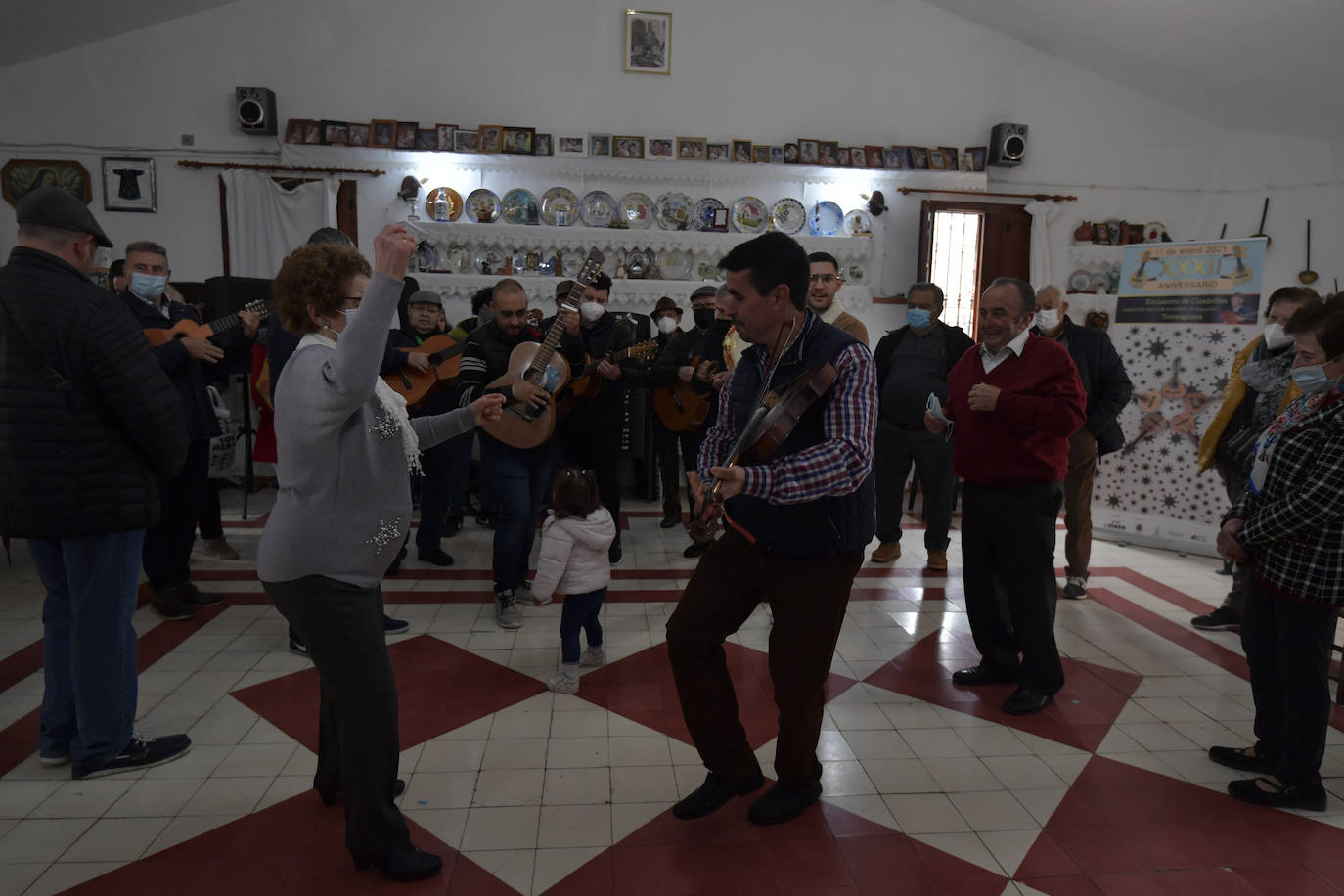 Fotos: Las cuadrillas desafían a la lluvia con sus cantes en Torreagüera