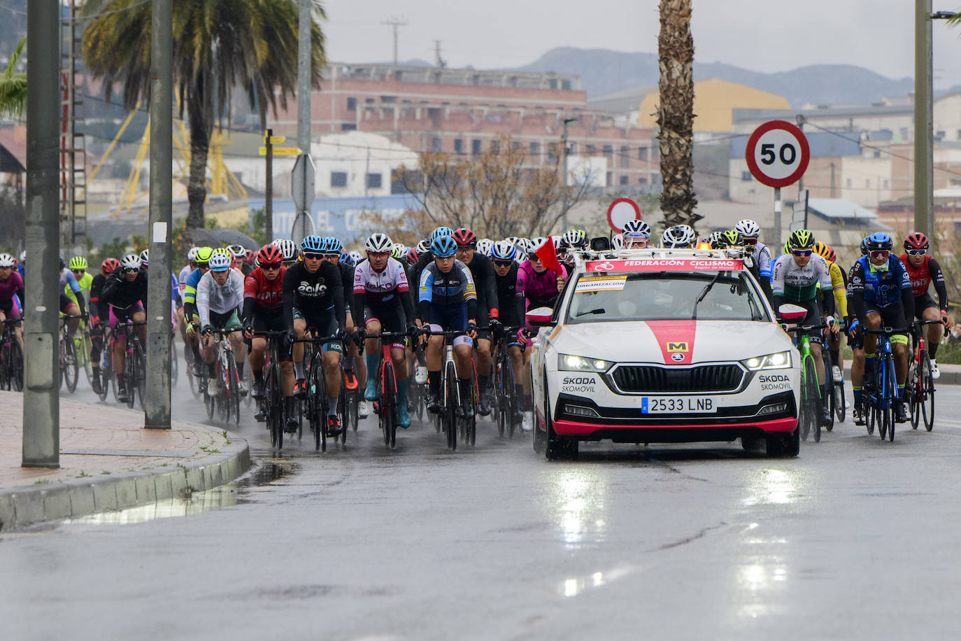 Fotos: Polémica por la presencia de un equipo ruso en el Trofeo Guerrita