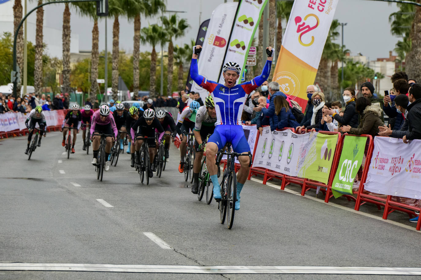 Fotos: Polémica por la presencia de un equipo ruso en el Trofeo Guerrita