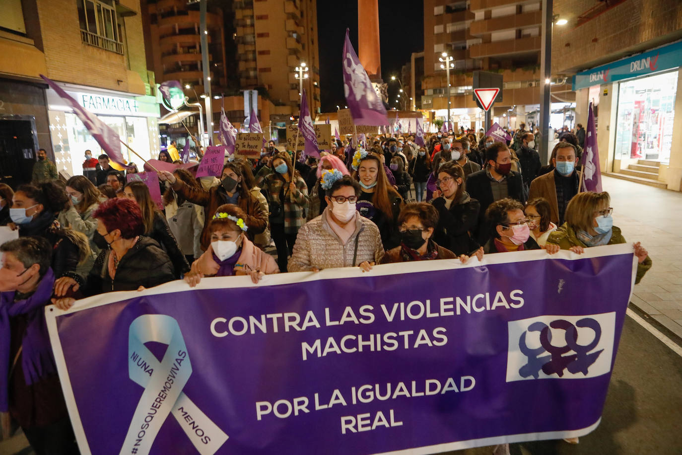 Fotos: La marcha del 8M en Lorca, en imágenes