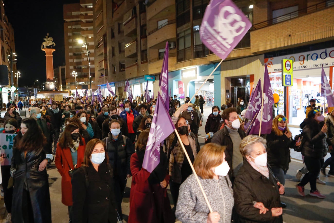 Fotos: La marcha del 8M en Lorca, en imágenes