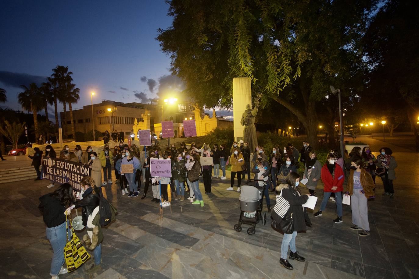 Fotos: Concentración en El Malecón por el Día de la Mujer
