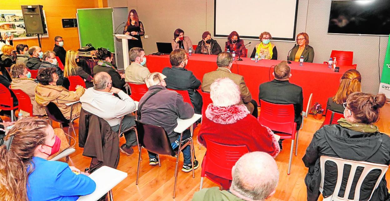 Mujeres ganaderas, durante la jornada celebrada ayer. 