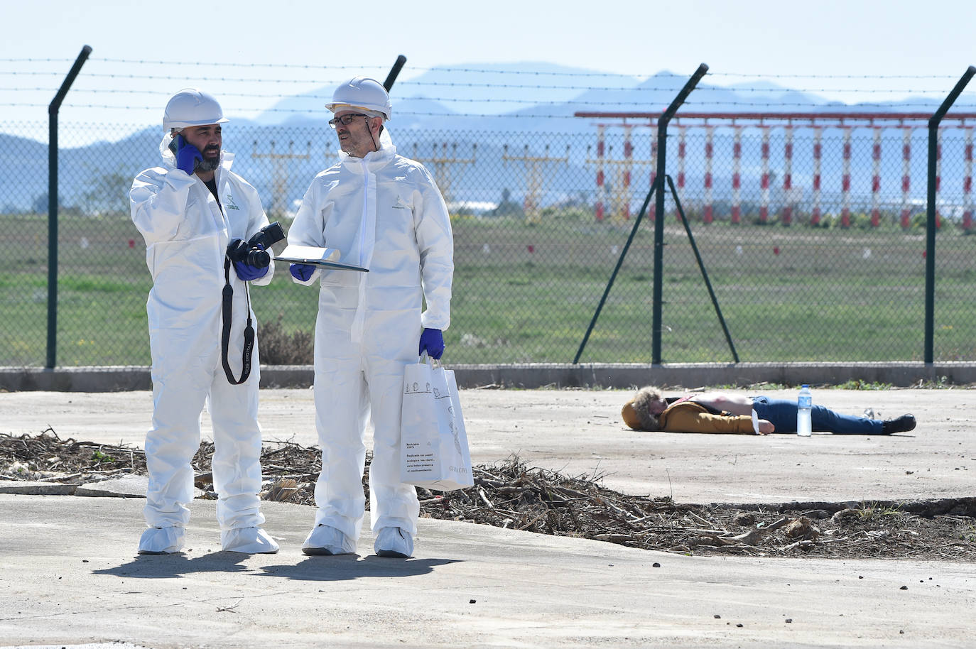 Fotos: Simulacro de accidente aéreo en Corvera para coordinar los servicios implicados en la emergencia