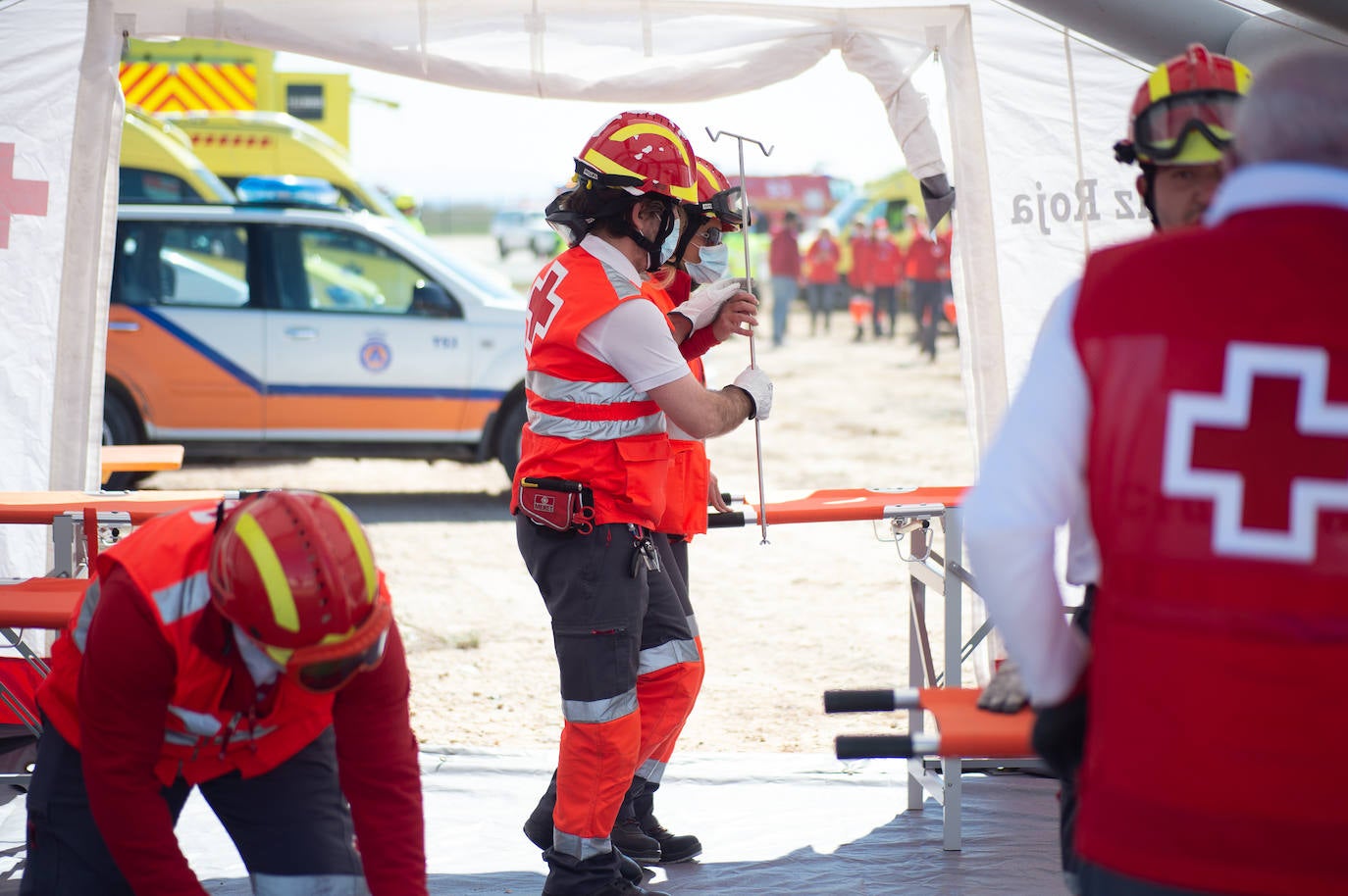 Fotos: Simulacro de accidente aéreo en Corvera para coordinar los servicios implicados en la emergencia